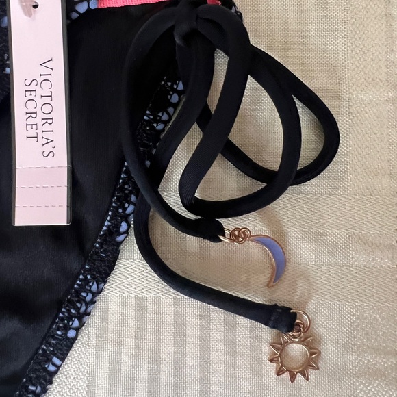 Victoria's Secret Lace & Daisy print Side Tie bikini bottom in Medium - NWT - Picture 4 of 11